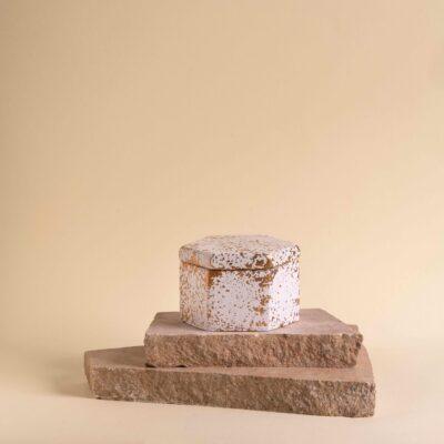 Κεραμική μπιζουτιέρα λευκή με χρυσό - Image 1