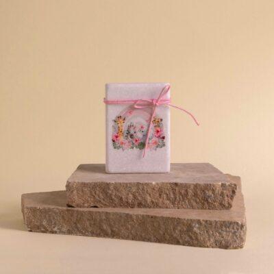 Μπομπονιέρα σε εκτυπωμένο μαρμάρινο μαγνητάκι με ζωάκια της ζούγκλας & ουράνιο τόξο. - Image 1