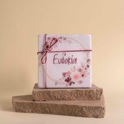 Μπομπονιέρα σε εκτυπωμένο μαρμάρινο σουβέρ με θέμα τα λουλούδια - Image 1