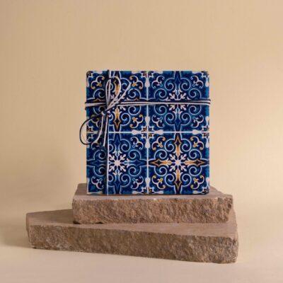Μπομπονιέρα σε εκτυπωμένο μαρμάρινο σουβέρ με μπλέ σχέδια - Image 1