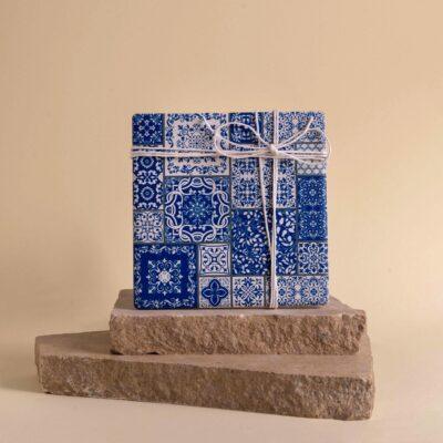 Μπομπονιέρα σε εκτυπωμένο μαρμάρινο σουβέρ με μπλέ σχέδια - Image 1