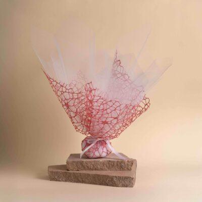 Μπομπονιέρα τούλινη με εξωτερική δαντέλα σε απόχρωση σάπιου μήλου - Image 1