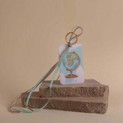 Μπομπονιέρα μπρελόκ με θέμα την υδρόγειο. - Image 1
